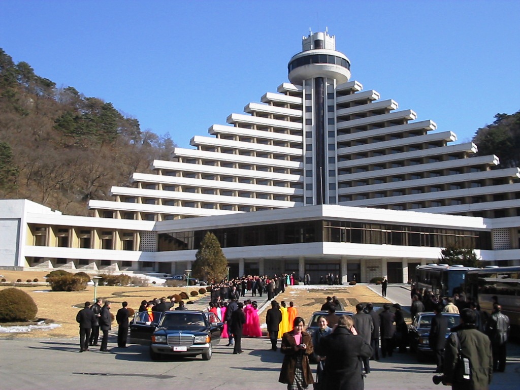 Hyangsan_hotel_-_panoramio