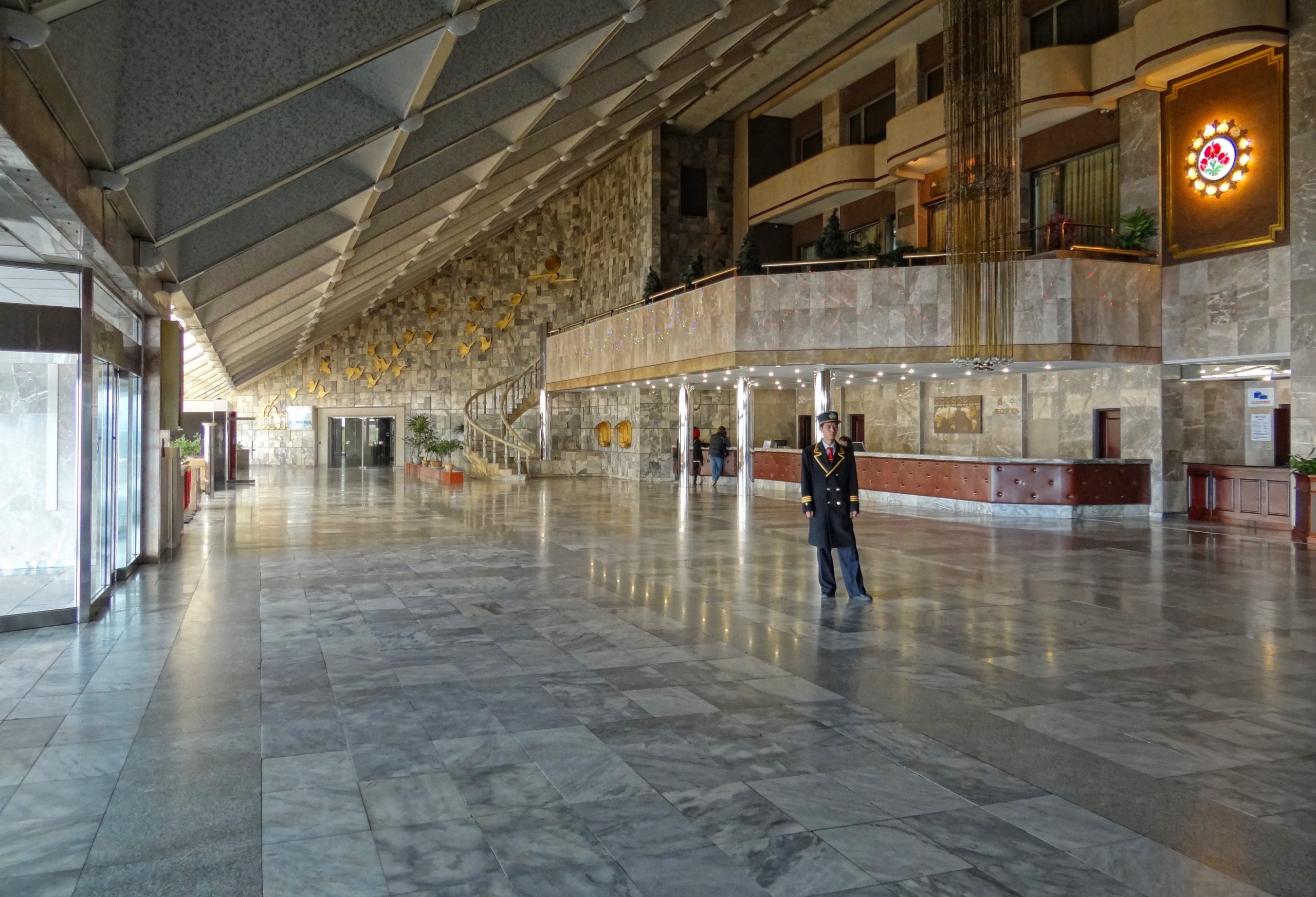 Yanggakdo-Hotel-Lobby-2014